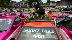 Shipping backlog threatens to impact holiday shopping