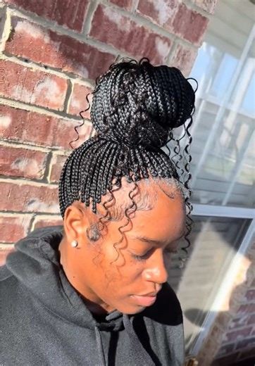 Can you believe her whole head isn’t done 😱 ONLY two rows all the way around. Done with $1 Outre Jumbo Braid hair! #braidsbytiarabraidgel #braidsbytiara #braids #CrownBraids