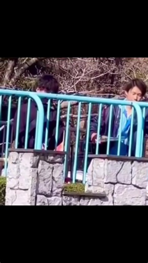 Big thumbs up for baby punchs daddy❤️they are watching him up closely along with the people who loves Punchkun🥰🥰💐🐒🐵