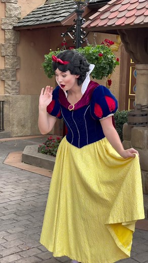 Snow White Meeting Fans at Epcot Disney World