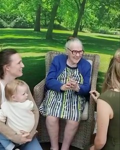 3.9K views | KINDJES | alle eendjes zwemmen Tijdens een optreden...