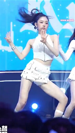 KiiiKiii '404 New Era' 이솔 직캠 교차편집 #kiiikiii #키키 #LEESOL #이솔 #stagemix #교차편집 #shorts #fyp