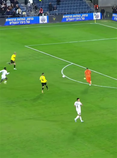 🤯 Les plus beaux dribbles, les gestes les plus incroyables et des buts spectaculaires Des moments inoubliables réalisés par les plus grandes stars du football mondial. Quelle action mérite un 10/10 ? 👇 #Football #Skills #Goals #Dribbles #footballtiktok