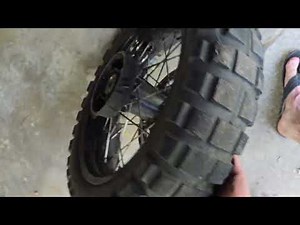 BMW F800GS (2017) Front and rear tire removal, the easiest way.