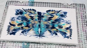 EASY ACRYLIC FLUID ART YOU CAN DO. Take a look at this double dip in a colour match heaven 🥰🥰 | Acrylic art by Gilly Kube