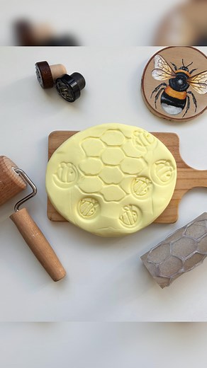 923 reactions · 25 comments | DIY play dough stamps  Bee crafts -...