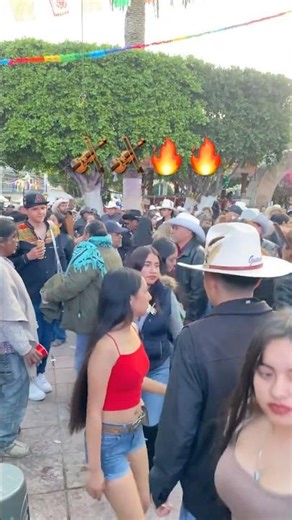 Así se amanece en la topada de Xichú 2025. 🎻🔥🔥