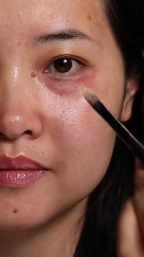 Expert Makeup Techniques for Flawless Skin Application