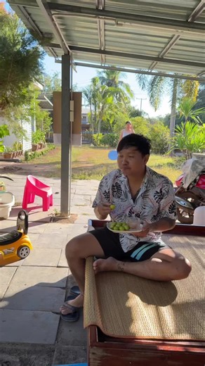 เอ้า กินอยู่ดีๆแมะ