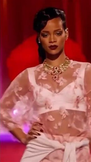 E quando a Rihanna simplesmente dominou o VSFS 2012 com performance e catwalk? 👀✨ #STEALTHELOOK