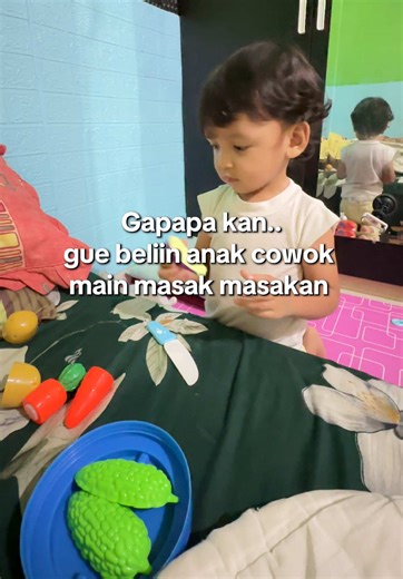 Toddler main masak masak