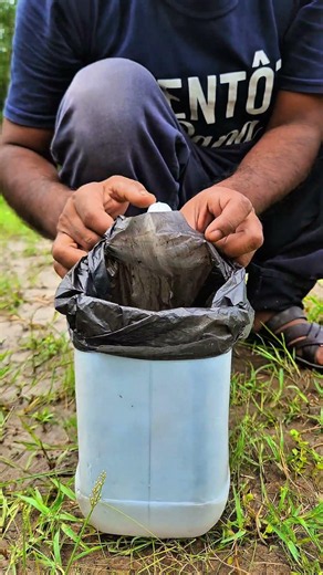 ✅ The guy shows SURVIVAL skills: I patched a hole in a large bucket 💦 #outdoors
