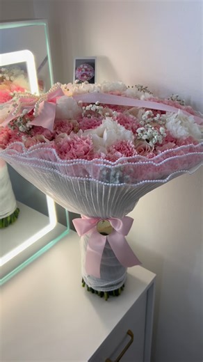 𝐅𝐥𝐨𝐫𝐢𝐬𝐭 | 𝐋𝐀 on Instagram: "Mix Blooms Bouquet + Pearl Mesh Wrapping 🤩🌸 DM to place any order with Dreaaxbouquets #explore #pink #peonies #bouquet #gf #pearlmesh #losangeles #explorepage #pinkpinkpink"