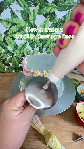 How to Create Small Buttercream Roses for Cake Decorating