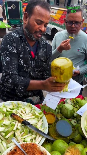 ২০ টাকায় রাজকীয় আকারের পেয়ারা মাখা 😱😱 #food