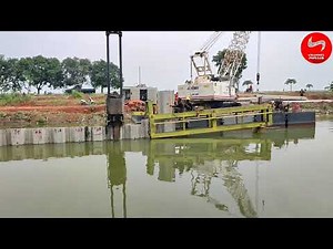 Pemancangan CCSP di tengah Sungai menggunkan Crane FUWA QUY35 diatas Ponton