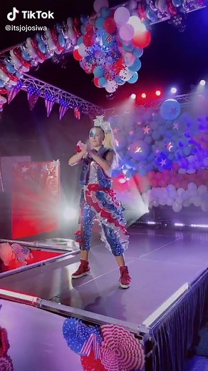 Jojo Siwa Live Performance at 5:00PM/PST on YouTube