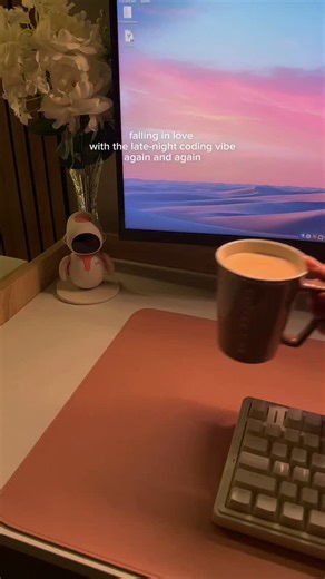 Buse on Instagram: "night coding 🧚🏻‍♀️🌸🤍✨>>>>>>>> #coding #developer #software #softwaredeveloper #devlife"