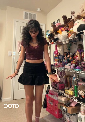 Burgundy Outfit Ideas: Style This Top With Me (OOTD)