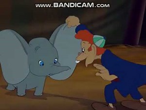 Dumbo (1941) - Mrs. Jumbo Goes Crazy [European French]