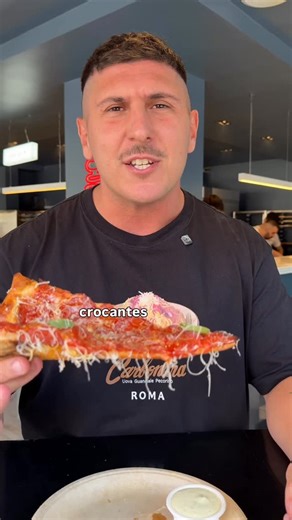 Kalis Pizza 🍕 on Instagram: "Tu pizza favorita 🍕 De miércoles a domingo, de 19 a 00h. Te esperamos!"