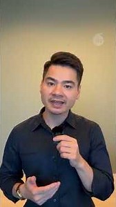 Công an và dân phòng giật băng rôn phản đối dự án Đại lộ sông Hồng.