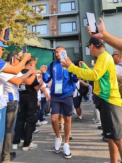Support system para pemain di Thailand. Bobotohhh! 😭💙 #WeArePERSIB #ACLTwo