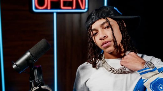 DD Osama Performs "Upnow" Live