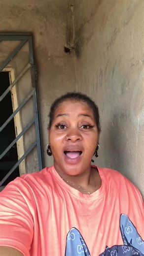 Discussing Relationship Preferences and Fashion Choices