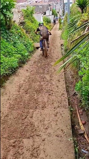 Kontrol yang Baik !! di Turunan Curam & licin 😱😱