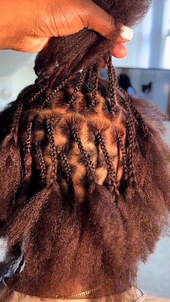 How To Style Short Faux Locs: Beginner's Guide