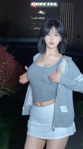 Let yourself be carried away by the music and the curves of your body #girl #pretty #beautifulgirl