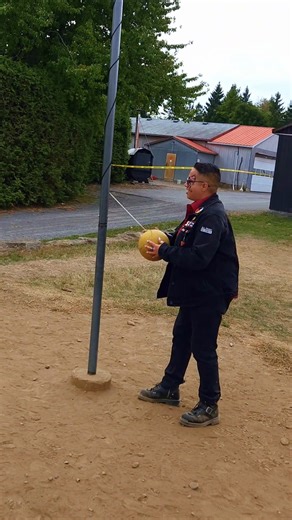 I don't know how to play 😕 #tetherball