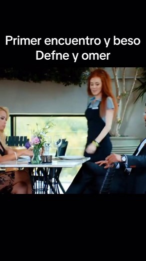 Encuentro y beso entre Defne y Omer