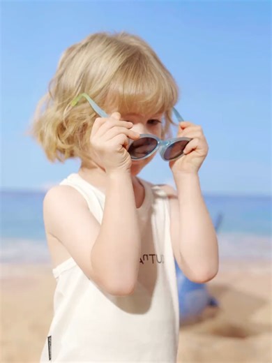 专为小朋友夏天设计的太阳镜，这颜值也太高了，而且还是可折叠易携带~#夏日必备 #太阳镜 #五一出游穿搭