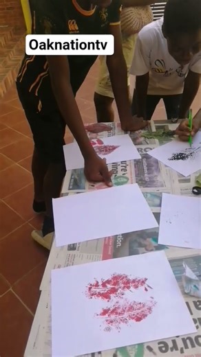 Leaf printmaking in school#printing #kidscraft