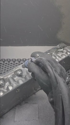 Sandblasting cylinder head to get a nice and even finish