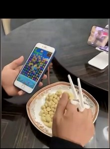 New upgrade Finger Chopsticks for Gamers Game Finger Sleeves Snack Chopsticks SnackClips Finger Tongs（Multicolor，3 pcs）