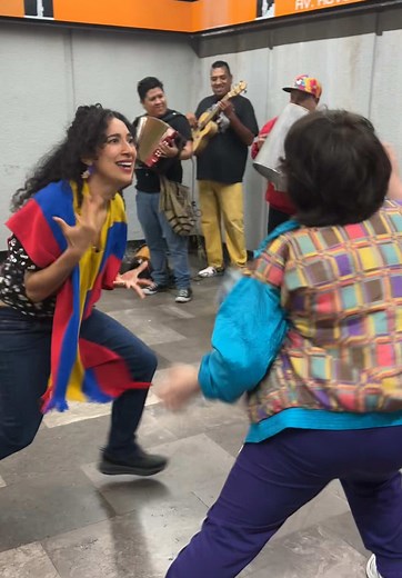 Baila al ritmo de la cumbia Colombiana