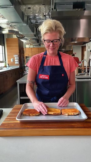 Does the top, middle, or bottom oven rack really matter while cooking? Spoiler: yes. @Sam Block shows you what you need to know. #howto #kitchenhacks #oven #easyrecipes #kitchentip