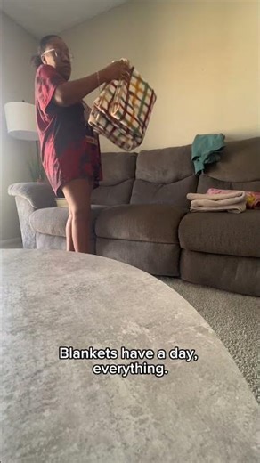 How I Keep Up With Laundry As A Homeschool Mom 🧺 #laundry #momlife #cleantok