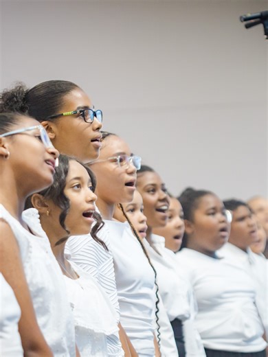 As gentle as a prayer, as strong as a confession of faith From delicate and fragile to powerful and majestic—and always deeply moving: this is the sound that emerges when South African musicians reinterpret what is often regarded as a simple children’s song. #whenhecometh #fyp #nacsa #newapostolicchurch #nac4life