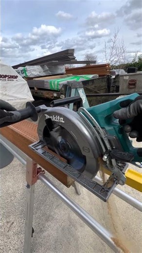 Makita Circular Saw Cuts Like This #deckbuilding #tools #diy