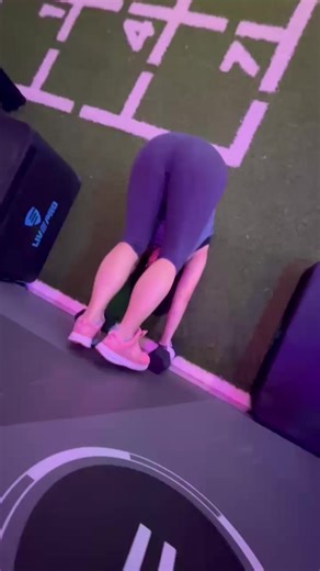 . Hand stand challenge accept 🍻 #menolaktua