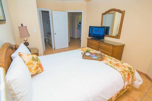One Bedroom Condo - Courtyard View - Island Seas Resort - Freeport Bahamas Beach Resort