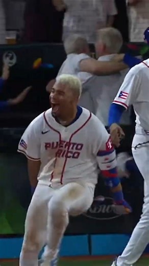 Darell Hernaiz Walks Off Panama in the 10th with a Home Run!