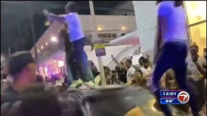 Miami Beach visitors out during the day to avoid rowdy Spring Break crowds - WSVN 7News | Miami News, Weather, Sports | Fort Lauderdale