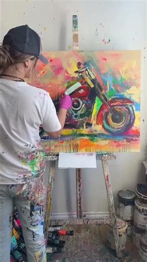 Carlie Pearce Painting a Harley Davidson Heritage Classic, USA 🇺🇸