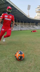 𝙎𝙬𝙞𝙣𝙜 with ball in hand, 𝓬𝓾𝓻𝓵 with ball at feet ⚽ #SaddaPunjab #PunjabKings #IPL2021 #UCL #CricketTogether Mohammad Shami | Punjab Kings