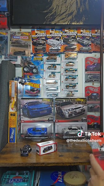 2024 Diecast Super Treasure Hunt - Chase Series: Dec 18 2024 Testing our new LED ring stand: ♤ Majorette * Nissan GT-R Metal body • Rubber tires • Suspension • Opening parts • Licensed vehicle @The Deal Garage Doors @LeoRRRedondo #2024 #Diecast #SuperTreasureHunt #sth #treasurehunt #th #Chase #Series #December #LED #Majorette #Nissan #GTR #Metal #Rubber #tires #Suspension #parts #Licensed #vehicle